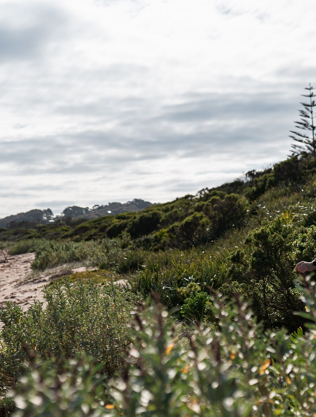 Couple walking to the beach via direct beach access from Barlings Beach Holiday Park in Tomakin