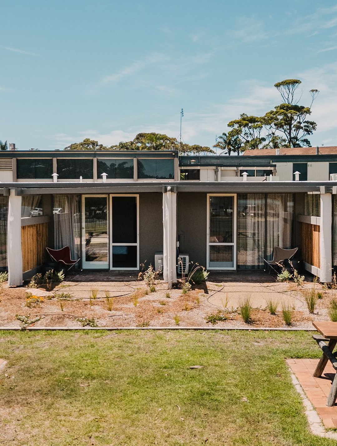Black Dolphin Motel Merimbula: exterior of the Robin Boyd-designed motel with landscaped gardens and outdoor seating