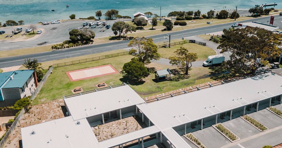 Black Dolphin Motel Merimbula: aerial view of the motel's distinctive architecture and location beside Merimbula Lake#asset:347905@1:alt